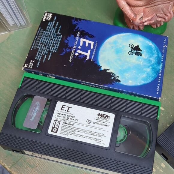 E.T. The Extra-Terrestrial (VHS, 1982) THX Digitally Remastered VHS & DVD - Picture 3 of 16